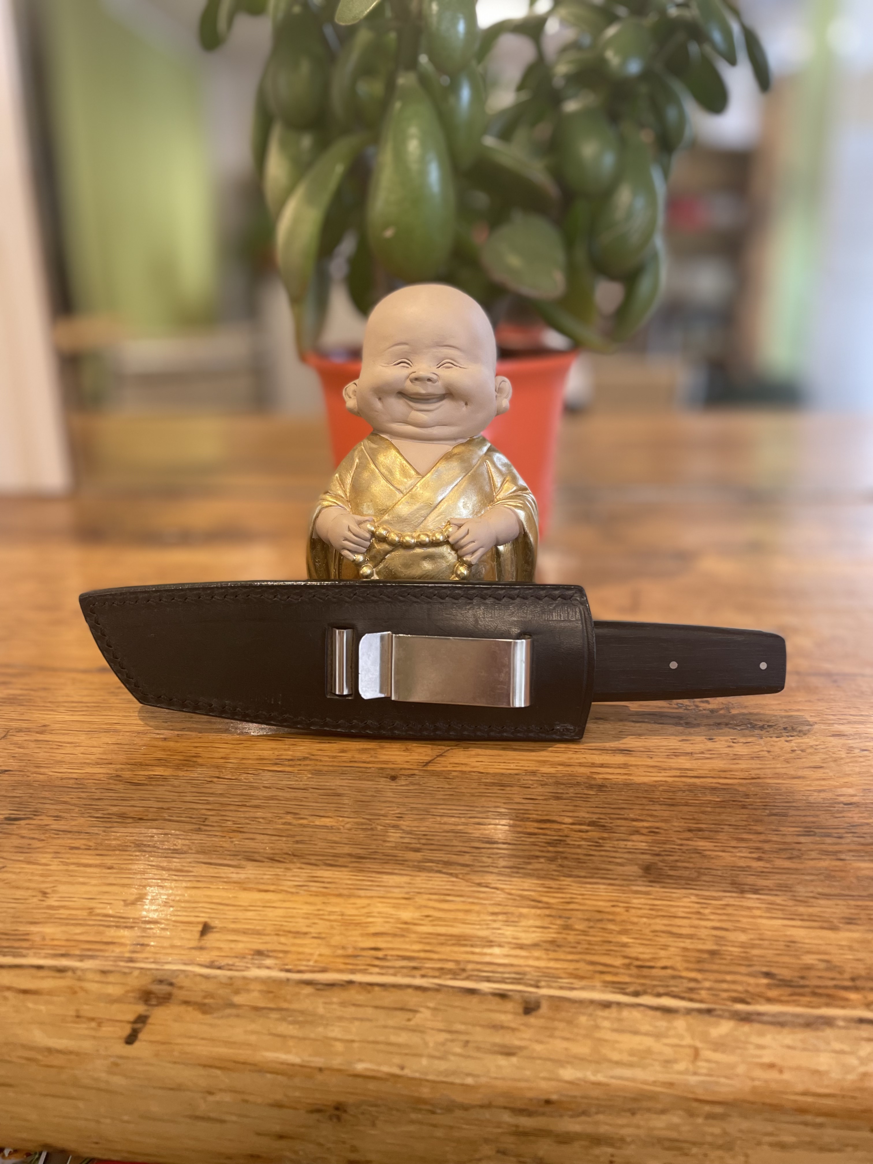 Bouddha rieur et sabre de coupe énergétique