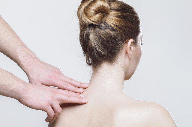 Le massage assis de la tête et/ou des épaules Le massage assis de la tête et/ou des épaules